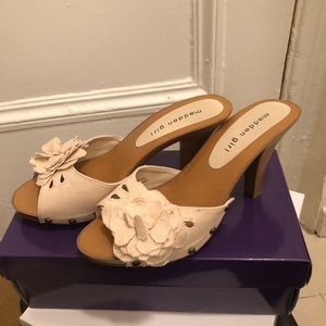 Spring\Summer Low Heel Sandals with Flower Accent